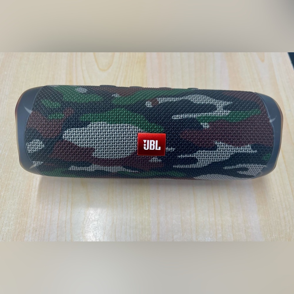 JBL Flip 5 Camouflage Portable Bluetooth Speaker with Case and Charging Cable